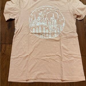 Woman’s Universal/Disney wizard/castle Graphic T-Shirt, size M